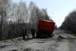 На дороге в Убинском районе проваливаются машины 